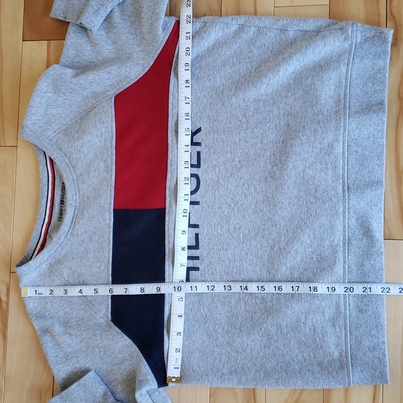 Tommy Hilfiger cropped sweatshirt - Picture 6 of 7